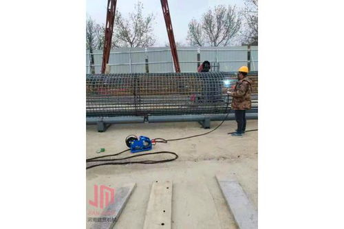鋼筋籠盤(pán)絲機(jī)全自動(dòng)滾焊機(jī)在電桿生產(chǎn)中的應(yīng)用與優(yōu)勢(shì)